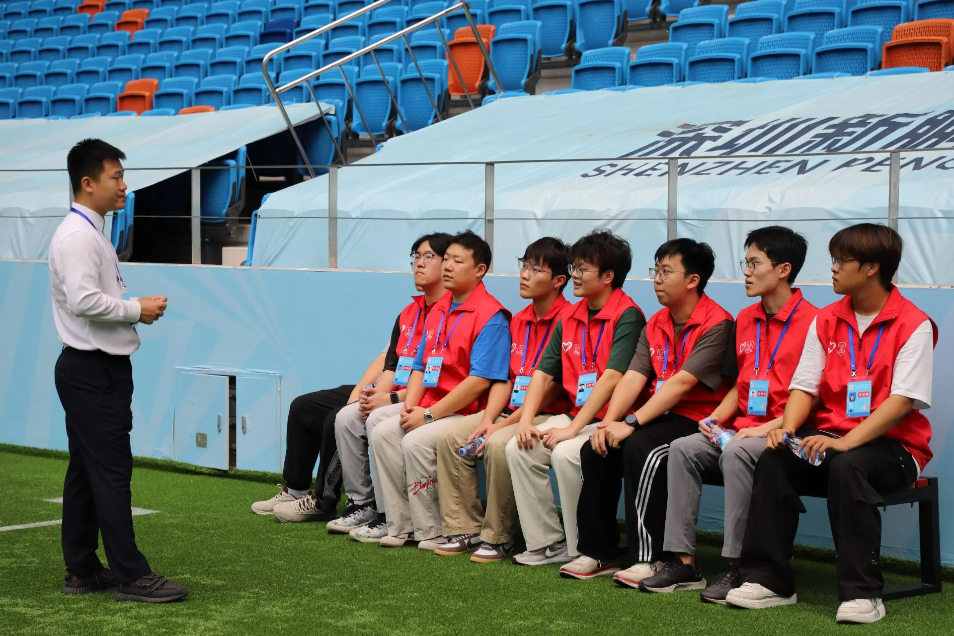 维护秩序, 舒适宽敞的, 处处透着细 维护秩序, 舒适宽敞的, 处处透着细