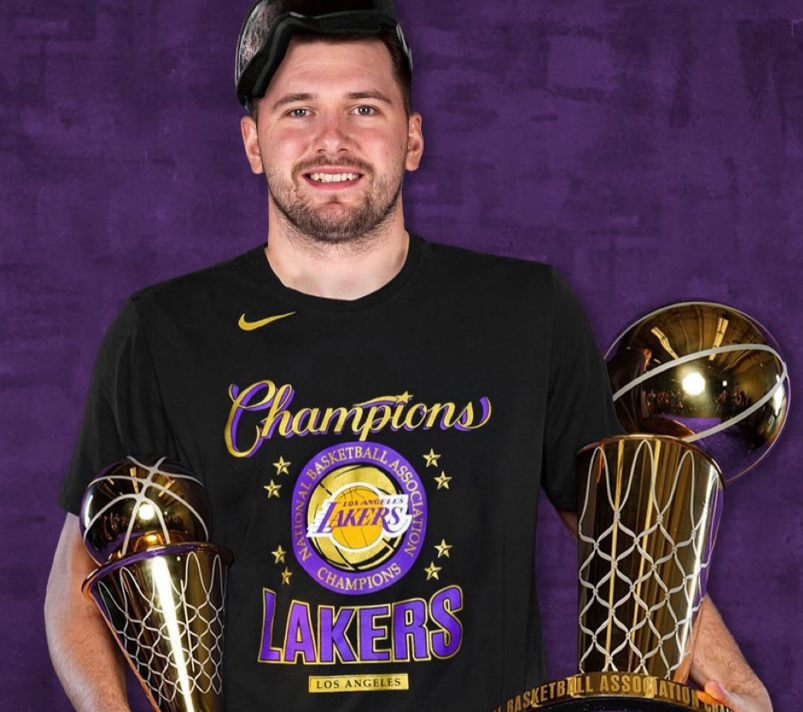 人拿下开局, ue, 击卫冕冠军